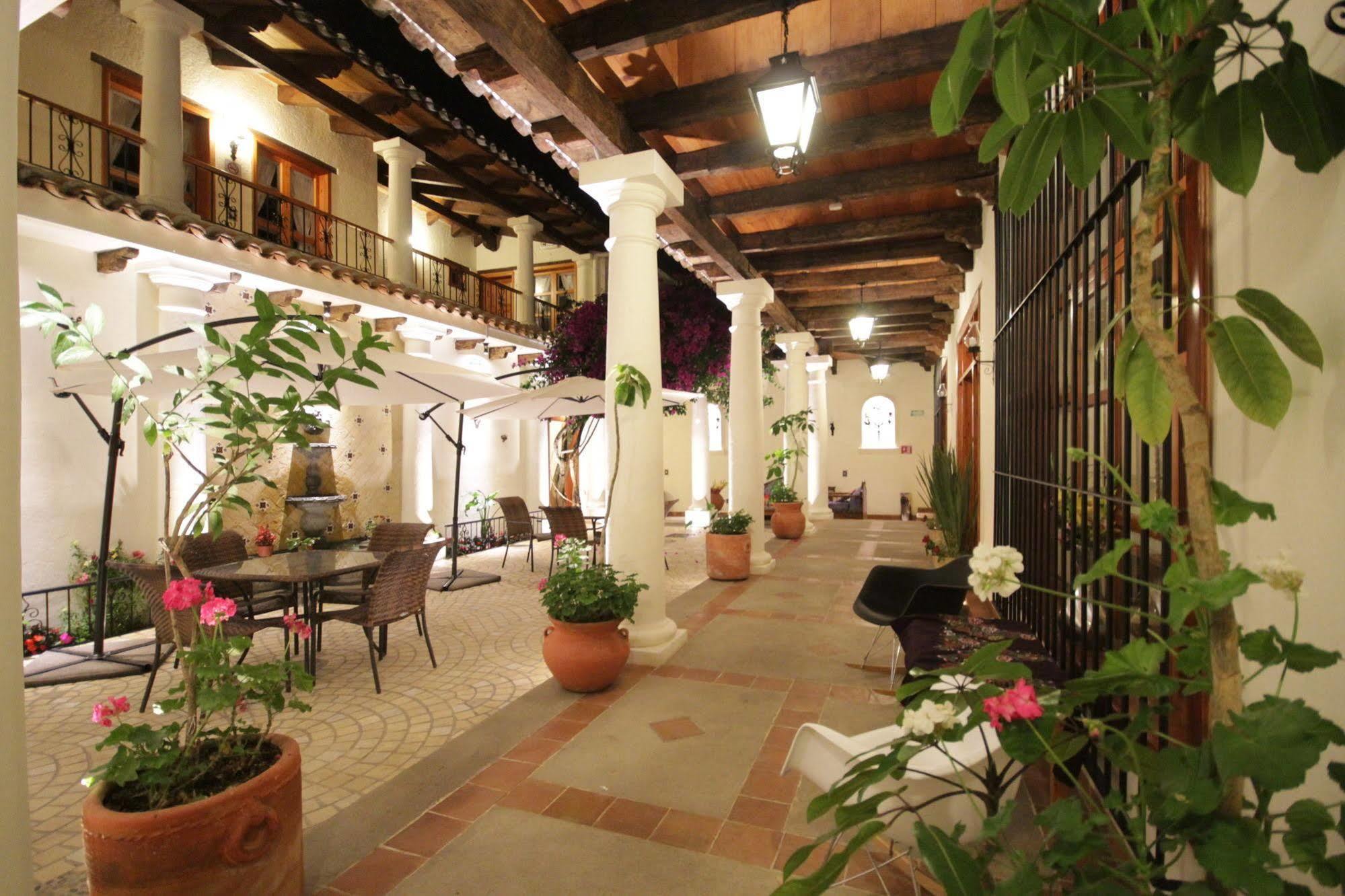 普罗文斯酒店 San Cristóbal de Las Casas 外观 照片